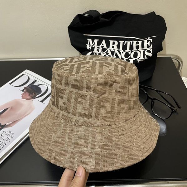 目を惹く逸品！フェンディ リバーシブル バケットハット 偽物 feu35978